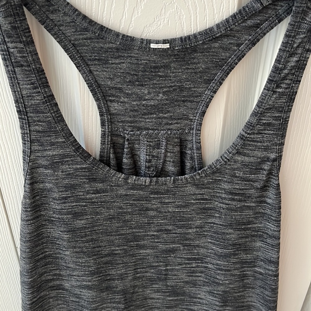 Lululemon women’s Tank Top tie back - Picture 2 of 9